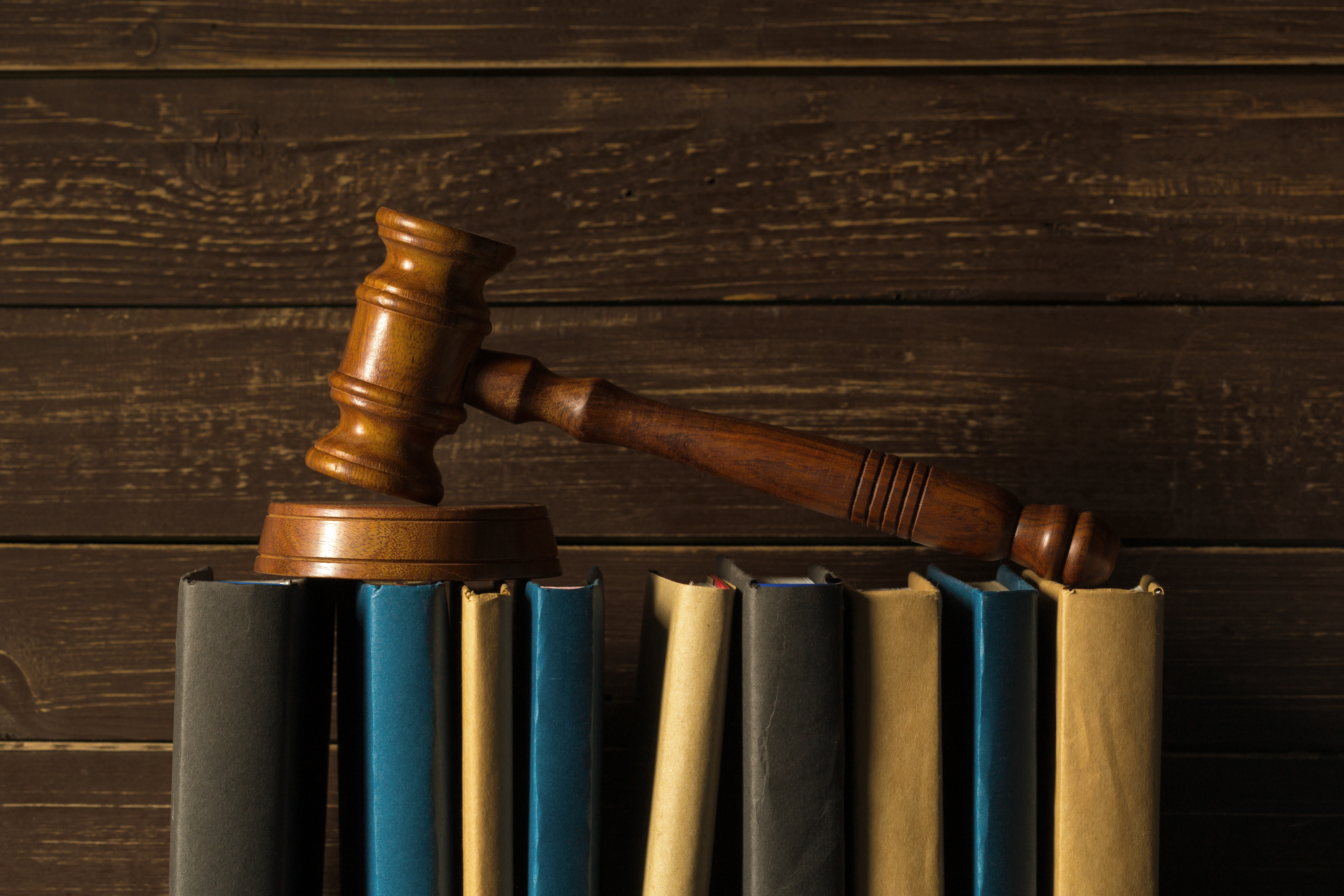 Courtroom with judge - Structured Settlements Explained
